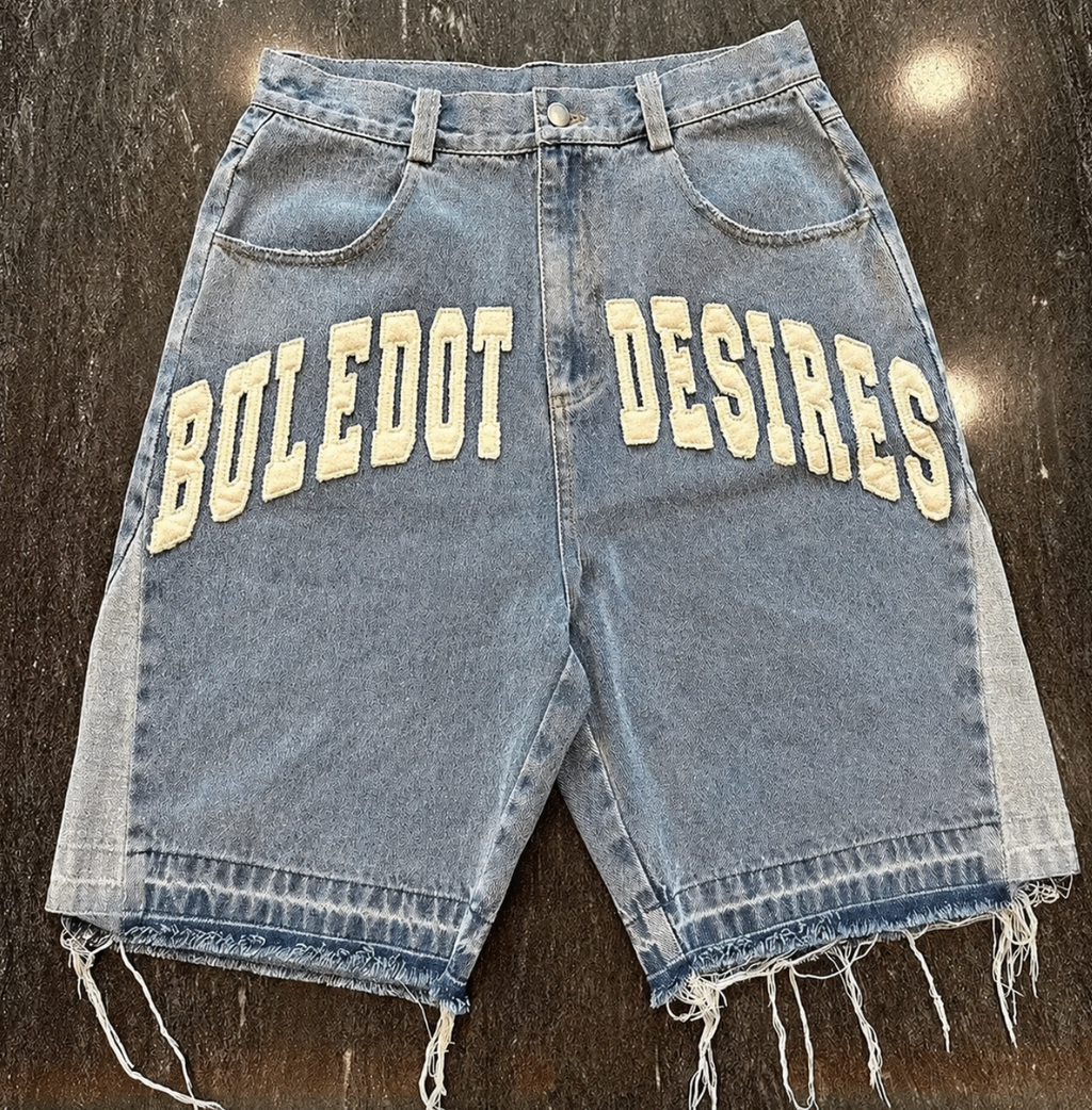 Men’s Baggy Denim Jorts – High-Waist Light-Wash Jean Shorts with Embroidered Letter & Raw Hem